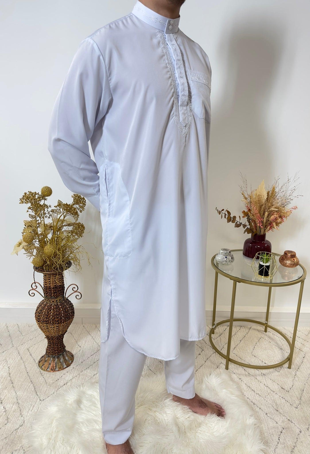 Quel Qamis choisir entre Qamis noir ou Qamis blanc? - My Qamis Homme