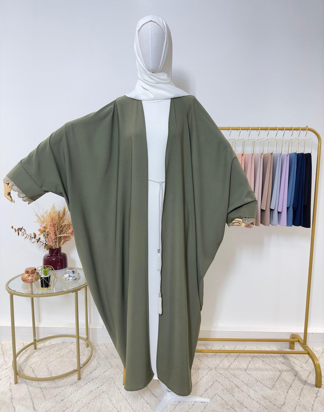 Quelle couleur d'abaya choisir entre le beige et vert kaki ? - My Qamis Homme