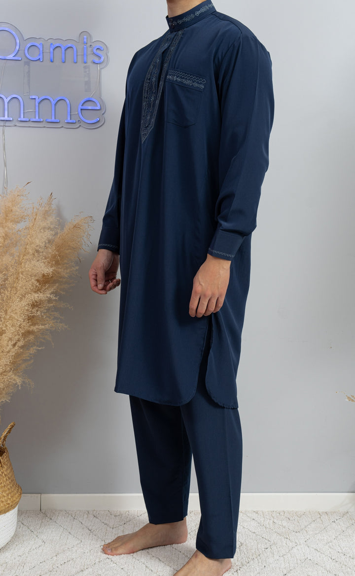 Ensemble qamis pakistanais al emad bleu marine de profil